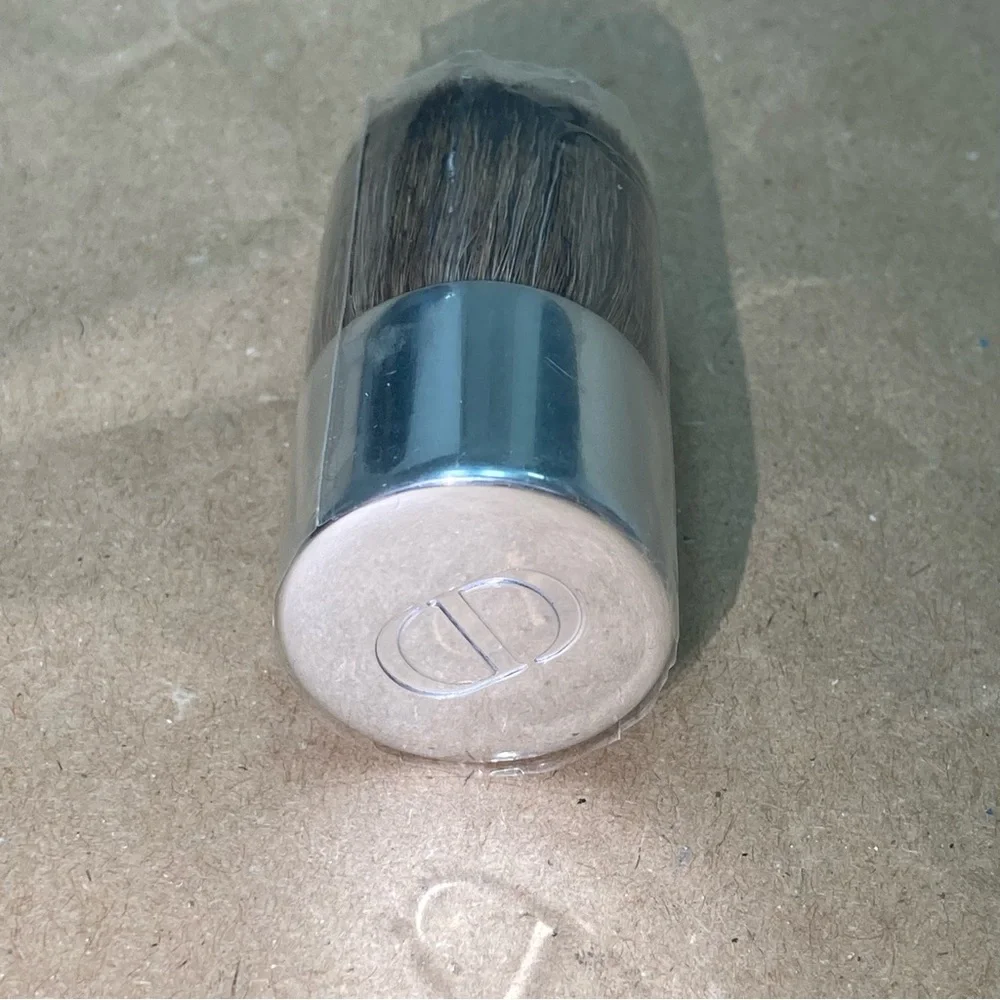 CD dior brush